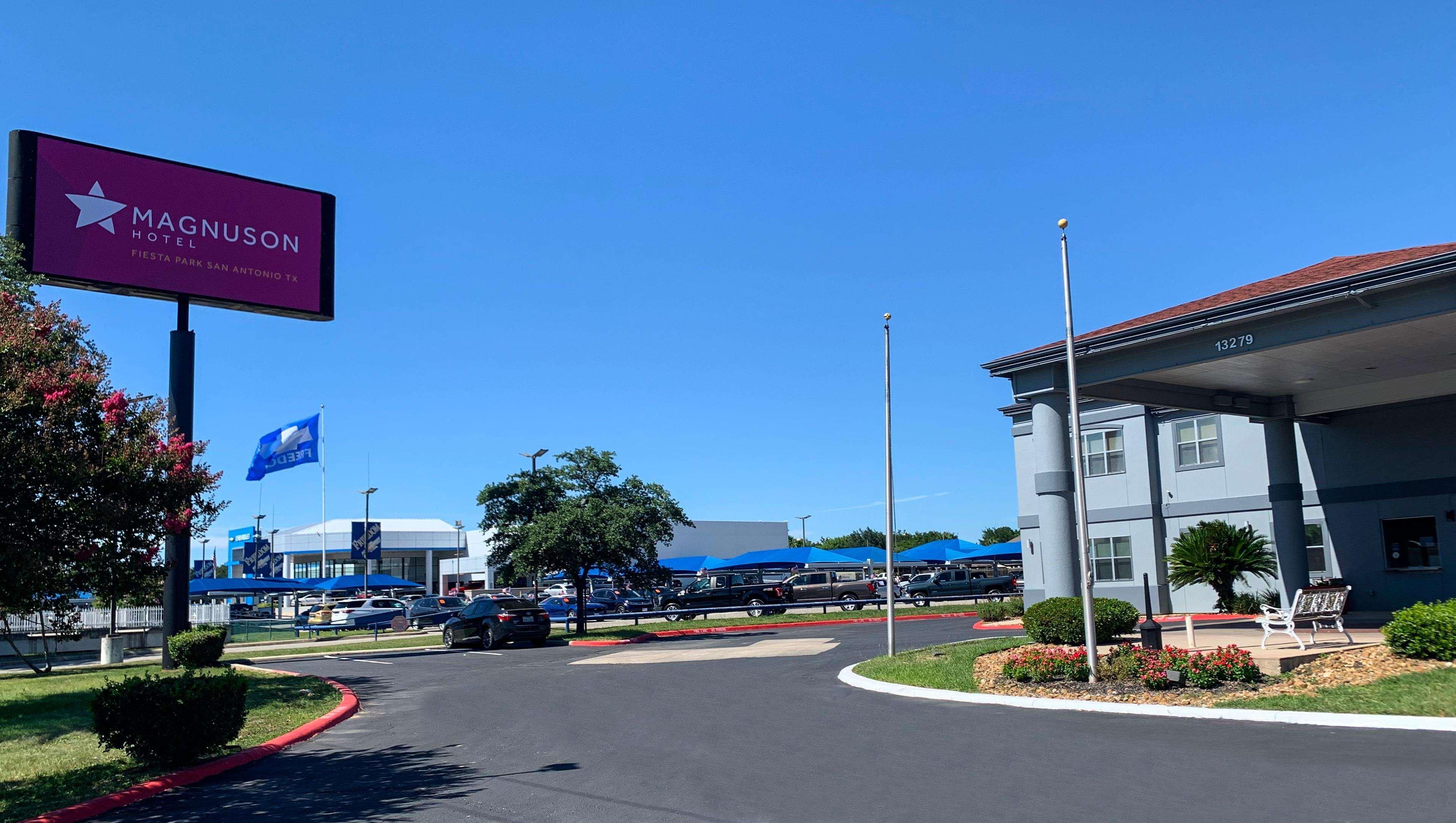 Quality Inn & Suites I-10 Near Fiesta Texas San Antonio Exterior photo