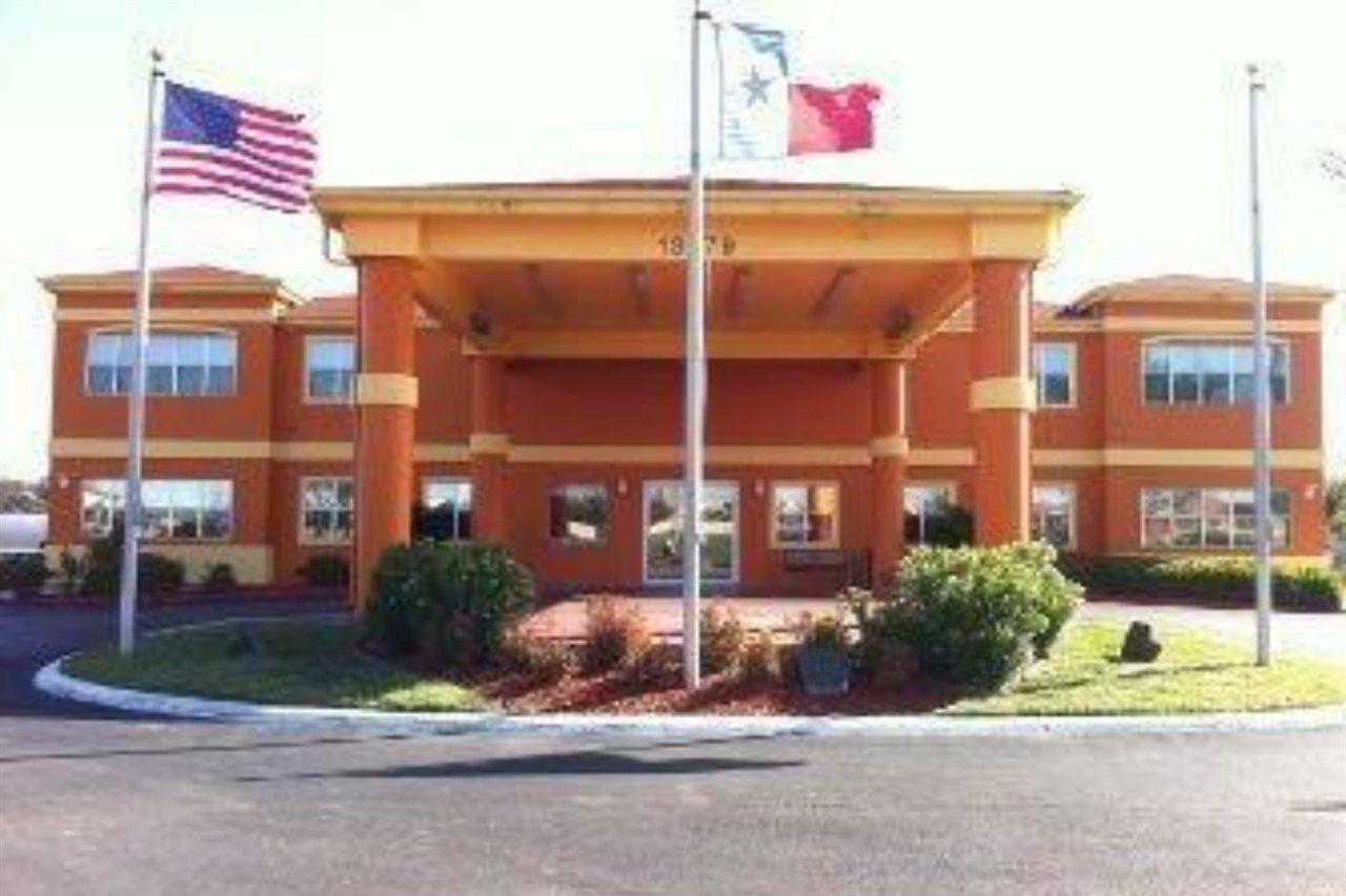 Quality Inn & Suites I-10 Near Fiesta Texas San Antonio Exterior photo